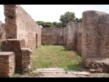 08180 ostia - regio v - via dell'invidioso - edificio (v,iv,3) - nordseite - 2. raum von westen - bli ri sueden - 06-2024.jpg